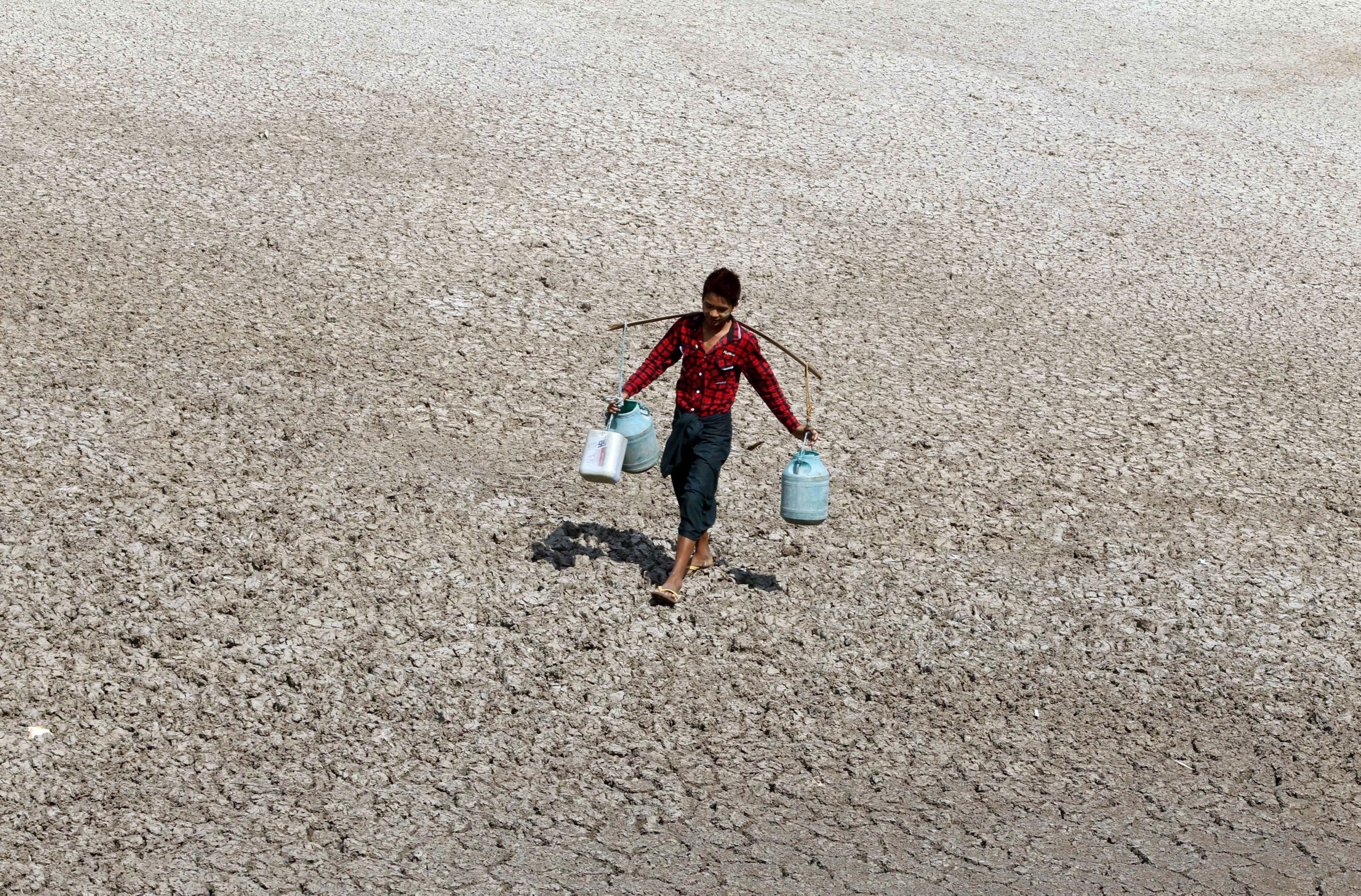 La Gobernación pide tener precaución con el uso del agua - crédito HEIN HTET/EFE