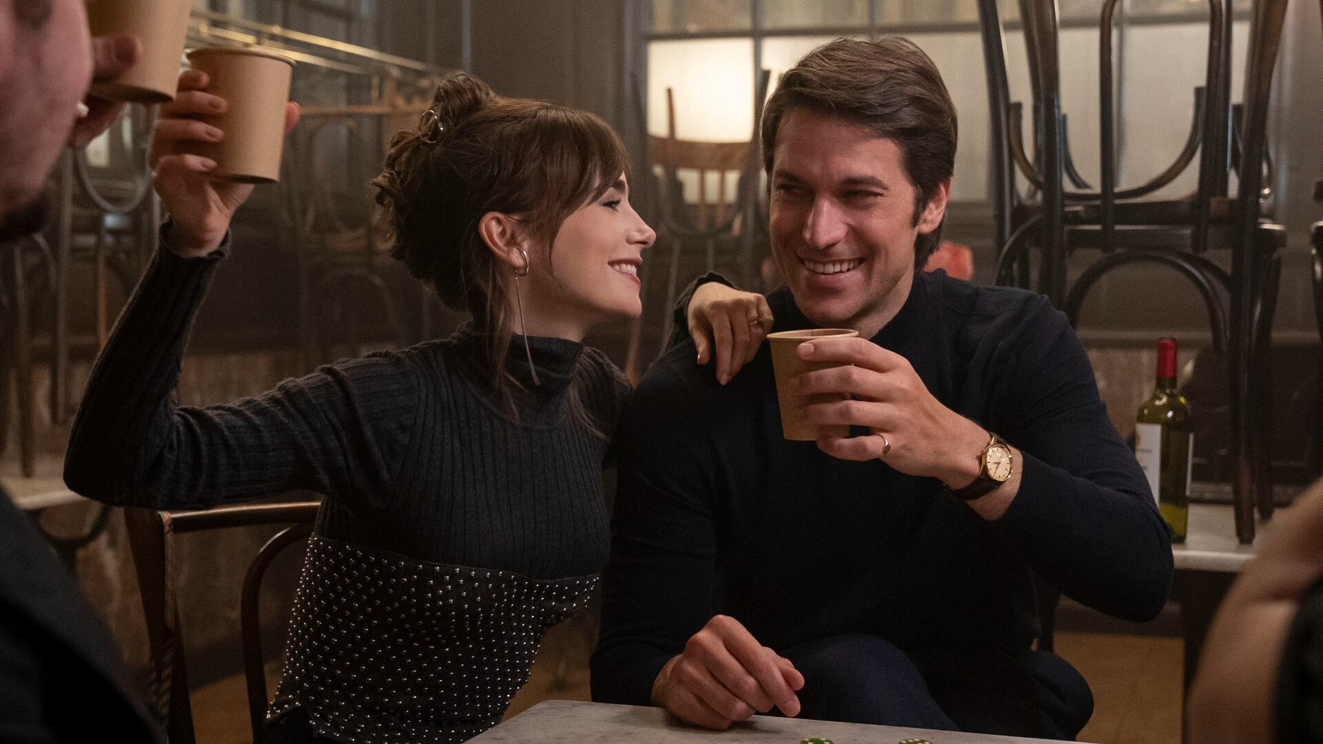 Emily en París se ha convertido en una de las series más queridas dentro del catálogo de Netflix (Stephanie Branchu/Netflix vía AP)