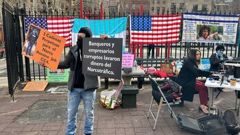 Migrantes hondureños exigen frente a