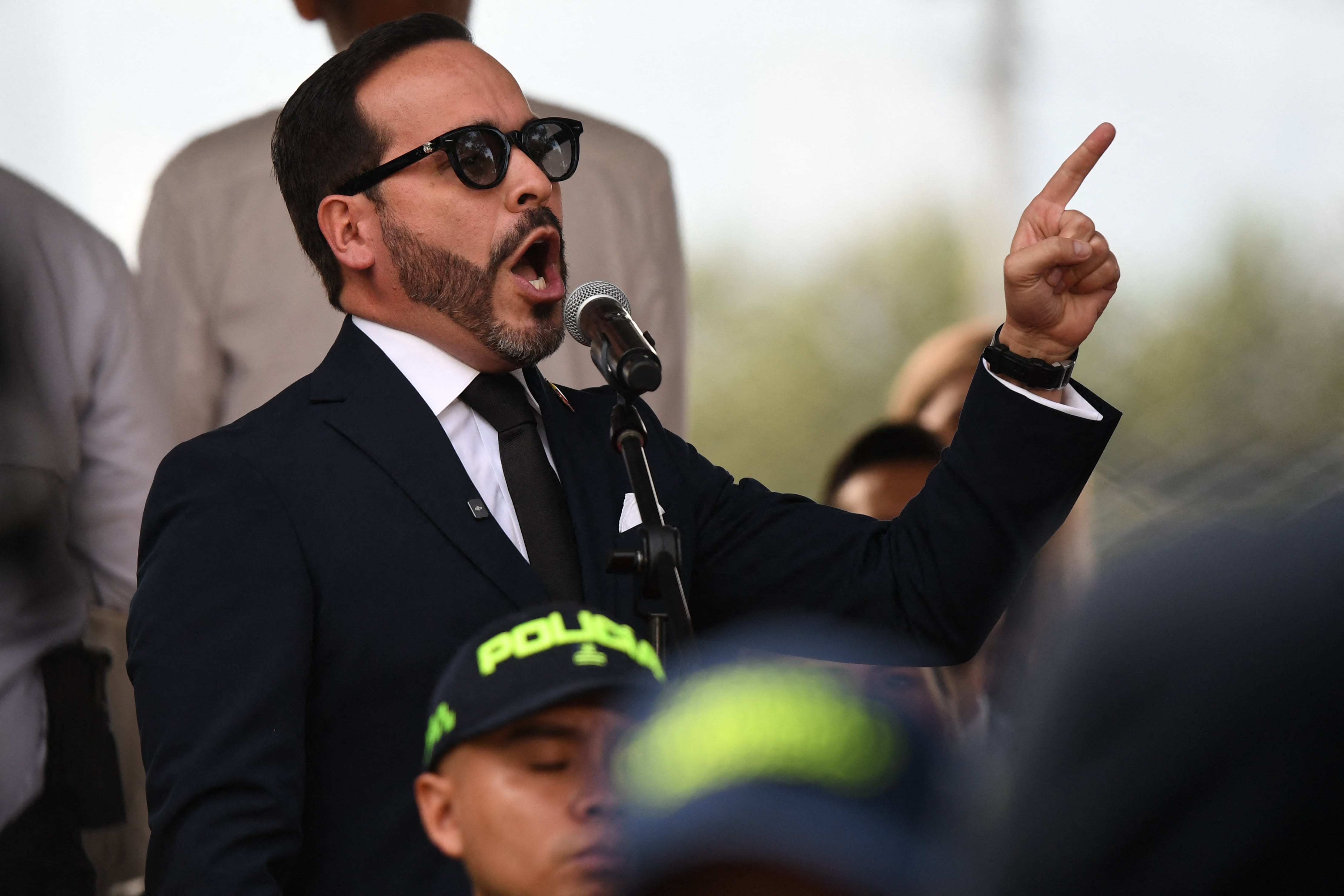 Hernán Cadavid arremetió contra los que se oponen a posesión de De la Espriella en una guarnición: “Ahora dicen que defienden a los militares”
