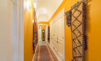 Con pasillo de distribución