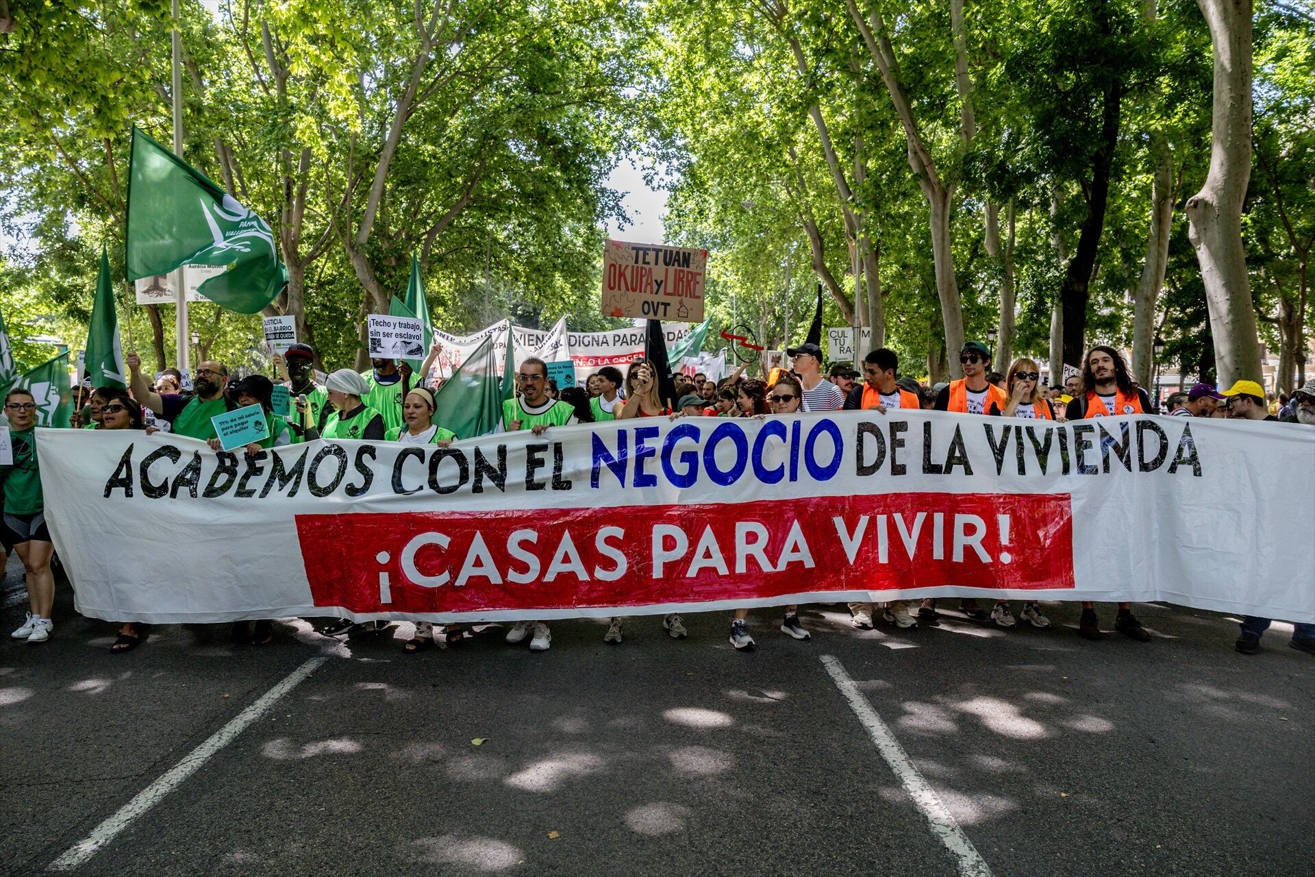 Vecinos de Madrid durante una manifestación en defensa del derecho al acceso a la vivienda, este año. (Ricardo Rubio/Europa Press)