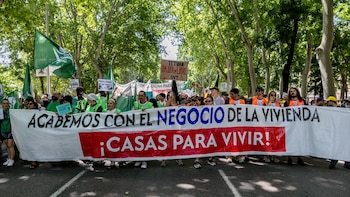 La batalla de los barrios de Madrid contra el auge de los pisos turísticos: “Quieren convertir la ciudad en un plató de cartón piedra sin vecinos”