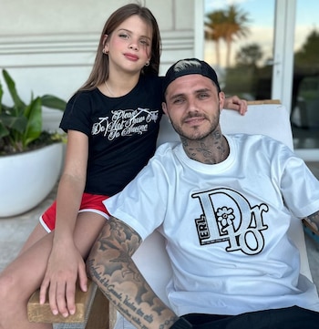 Mauro Icardi y sus hijas para año nuevo