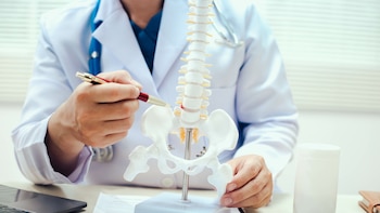 Un total de 2.504 médicos participarán en el examen para optar por una residencia en la CCSS, en la convocatoria más grande de los últimos años. (Adobe Stock)