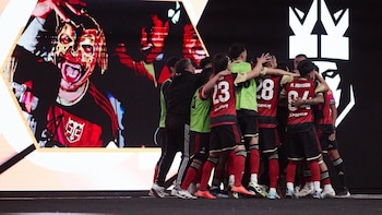 Sigue de cerca la acción