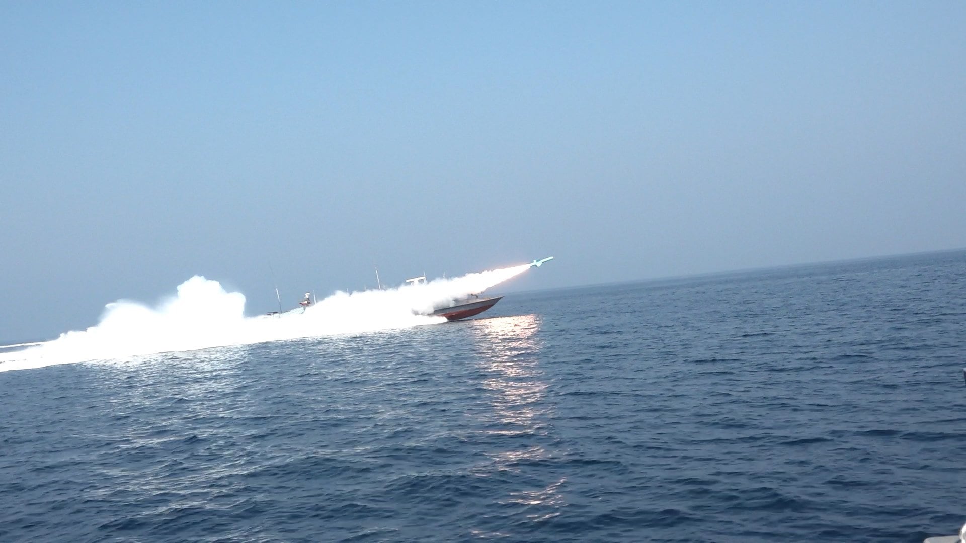 Irán comienza el cierre del estrecho de Ormuz en represalia por los ataques de EEUU e Israel