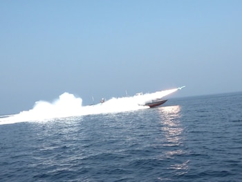 Irán comienza el cierre del estrecho de Ormuz en represalia por los ataques de EEUU e Israel