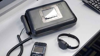 La tobillera debe permanecer cerca