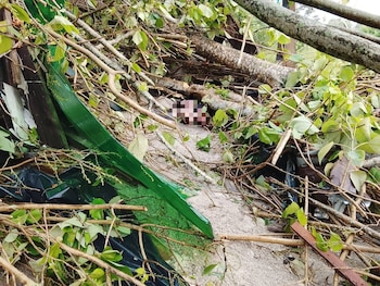 El uso de materiales ligeros como láminas de zinc y nylon incrementa la vulnerabilidad de las viviendas marginales de San Pedro Sula ante desastres naturales. (Foto: Dimensión Informativa HN)