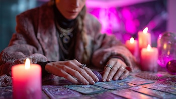 “Magia negra”, joyas y una “ofrenda”: procesaron a una tarotista por estafar a una mujer con una supuesta limpieza espiritual