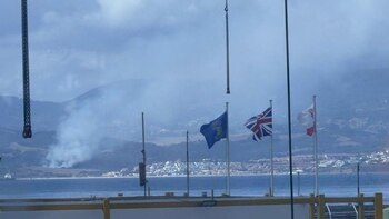 Extinguida la reactivación del incendio declarado este jueves en Las Pantallas, en Algeciras