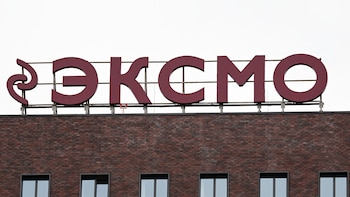 La policía rusa registró la mayor editorial del país y detuvo a su director por “propaganda LGTBI”