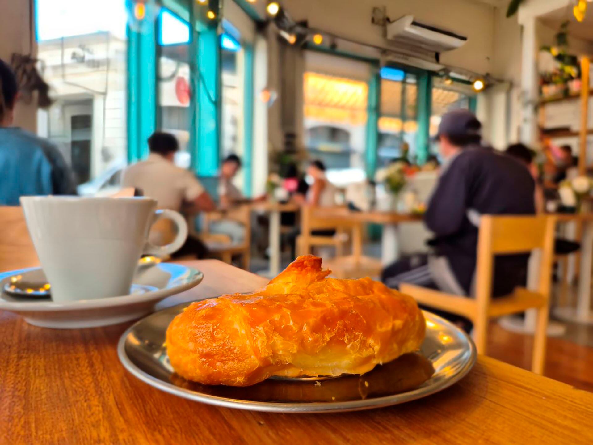 Todo lo que se come en Casa Telma es producción genuina y la realización está a la vista. Uno de los recomendados es la marquise de chocolate llamada
