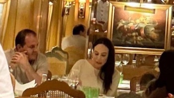 Cuauhtémoc Blanco fue captado en un restaurante de lujo en Barcelona. | Twitter @jorgegogdl