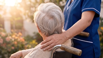 Cuánto cobrarán los cuidadores de adultos por hora en noviembre 2026