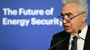 Las reservas de petróleo podría entrar en "zona roja" para verano, según la AIE