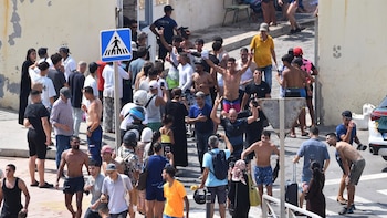 Médicos de Ceuta denuncian que la llegada de migrantes “ha desbordado los recursos de acogida y asistencia”