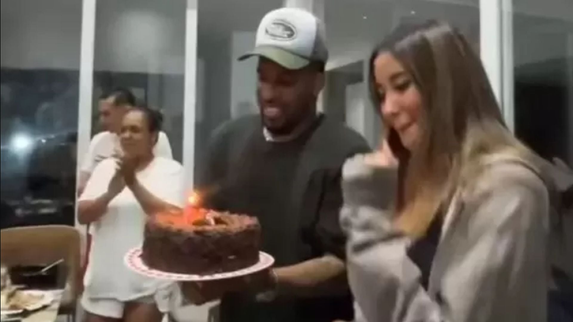 Con palabras breves pero contundentes, Xiomy dejó claro que no teme a las sombras del ayer: “No me incomoda, vivimos el presente y eso es lo que realmente importa”. (Instagram)