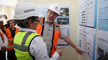 El presidente Bernardo Arévalo supervisa el avance del nuevo hospital nacional de Chiquimula