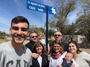 Con sus hijos y nietos