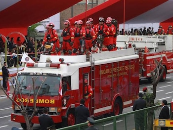Bomberos Voluntarios del Perú se retira de la Gran Parada Militar del 29 de julio