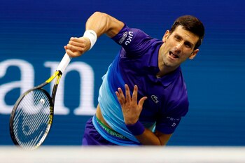 Novak Djokovic en acción contra