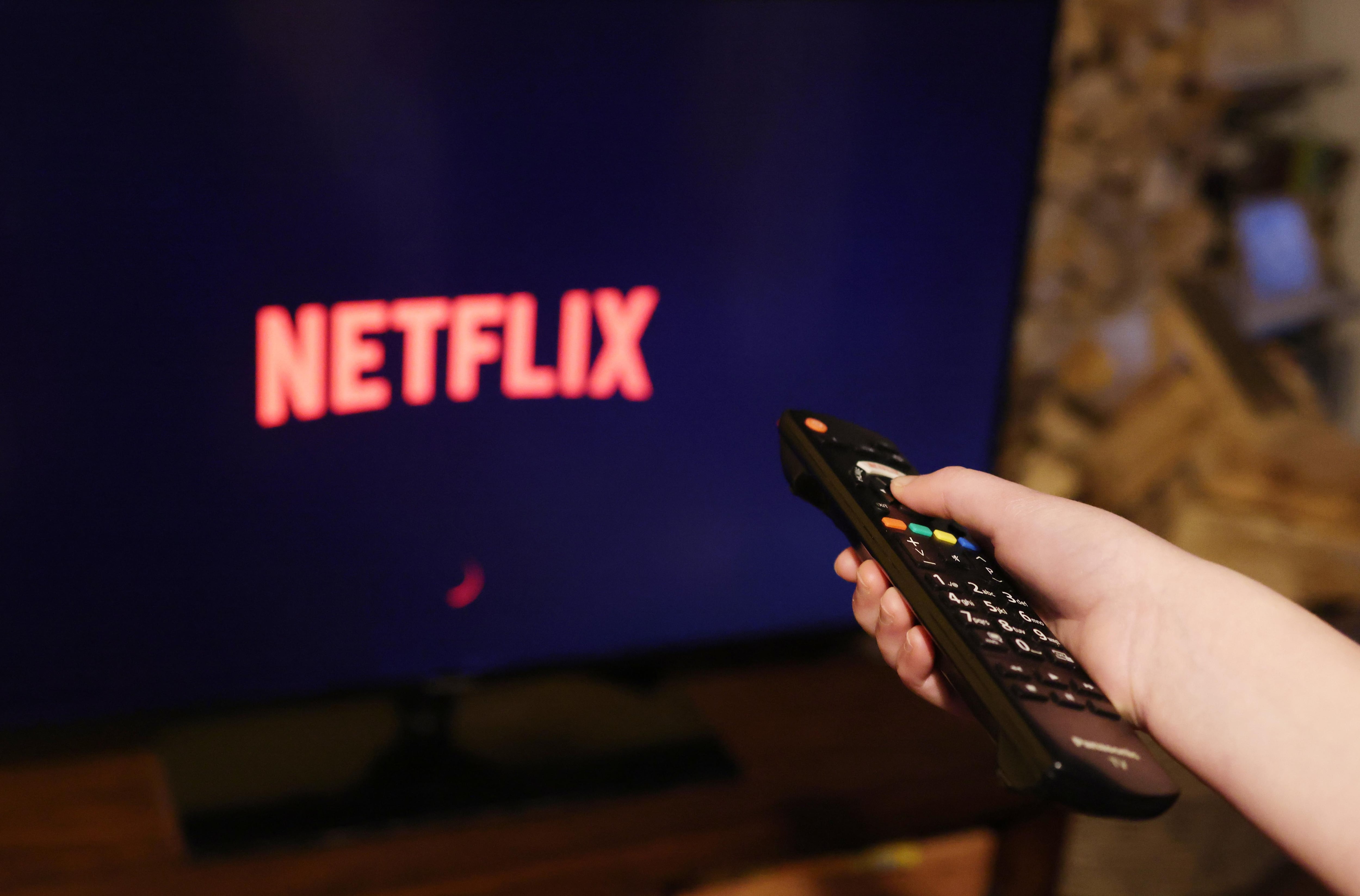 Netflix es compatible con múltiples dispositivos y su operación depende de una conexión estable. (Foto: EFE/EPA/NEIL HALL)