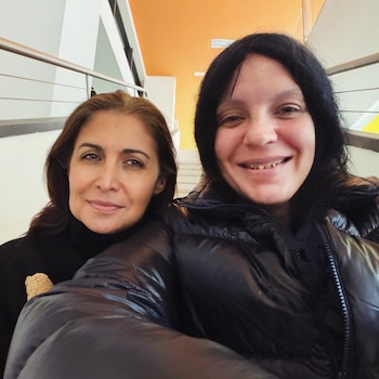 Sheila Devil junto a su