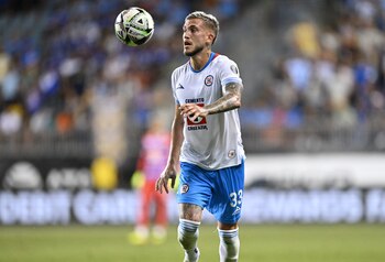 Gonzalo Piovi, defensor argentino de