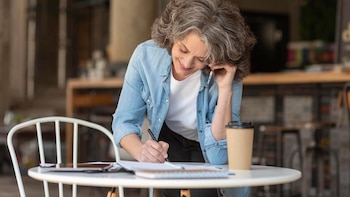 Casi seis de cada diez mayores de 55 que emprenden lo hacen para “ganarse la vida” antes de poder jubilarse