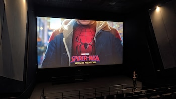 Tecnología de un cine para ver Spider-Man Brand New Day: proyección láser, Dolby Atmos y pantalla de 19 metros