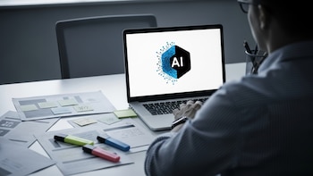 La inesperada razón por la que la inteligencia artificial podría estar haciéndote trabajar más y no menos