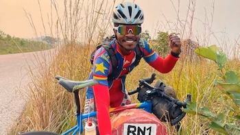 Miguel Masaisai, el ciclista congoleño que cruzaba África por la paz y murió tras un choque