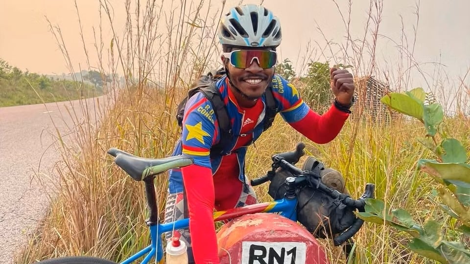 Muere Miguel Masaisai, el ciclista que pedaleaba 14.000 km para denunciar la guerra en Congo
