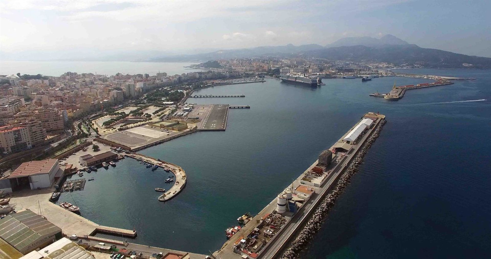 Vista aérea del puerto y parte de la ciudad de Ceuta (Europa Press)