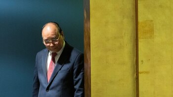 En medio de un escándalo