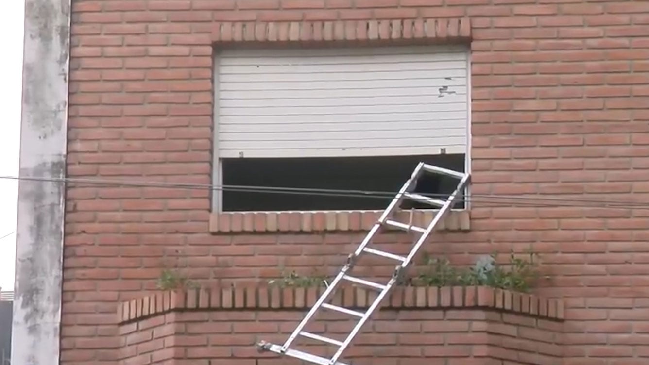 El accidente laboral en Rosario ocurrió a las 9:30 de la mañana, cuando Lizarraga trabajaba junto a su hijo en una casa de dos plantas