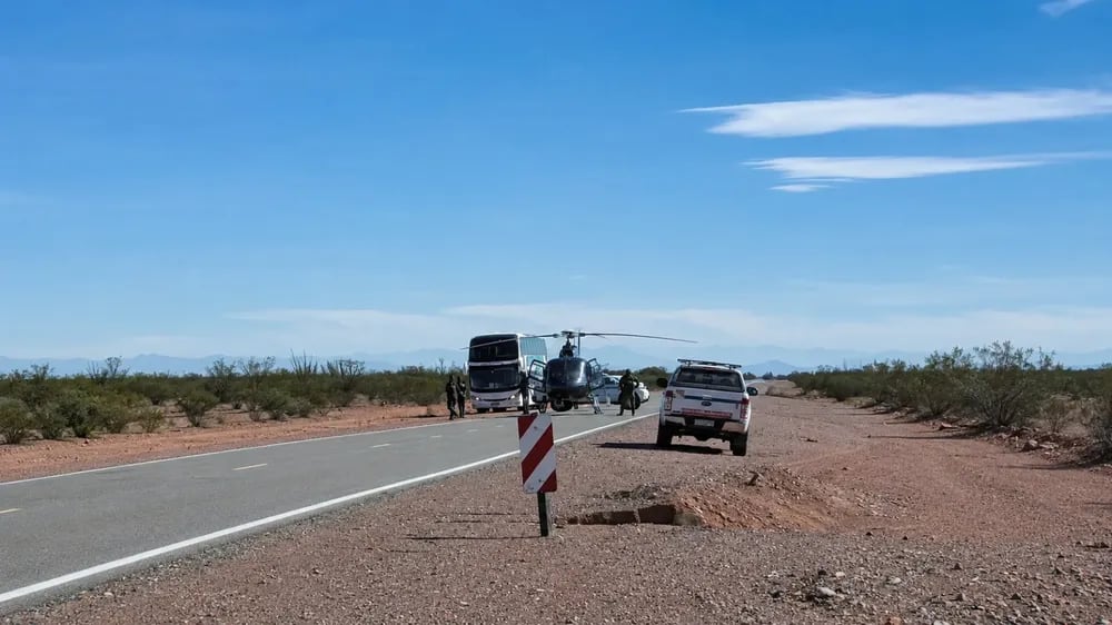 Un helicóptero cayó en San Juan y buscan a los tripulantes