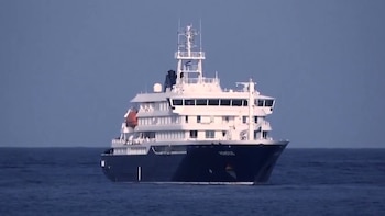 Una pasajera de crucero con hantavirus afirma sentirse "retenida como rehén" debido a una disputa de salud pública entre los CDC y Florida