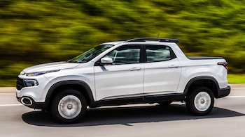 Fiat Toro tiene el equilibrio entre capacidad de carga y versatilidad. Es más cara que Fiat Strada y Volkswagen Saveiro pero por sus dimensiones es más cómodo y con mayor capacidad off-road
