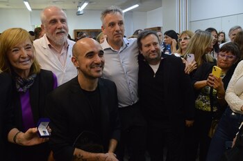 Los artistas se sacaron fotos