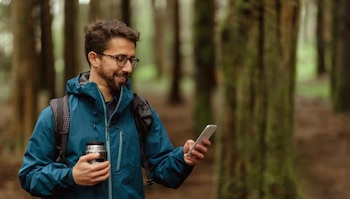 Las transacciones electrónicas y la digitalización financiera dinamizaron la economía, facilitando pagos y transferencias entre bancos locales y regionales. (Cortesía: Freepik)