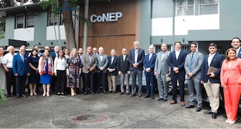 Cúpula del Consejo Nacional de la Empresa Privada (CONEP), que recibió las explicaciones sobre el futuro de la actividad minera en Panamá. (MICI)