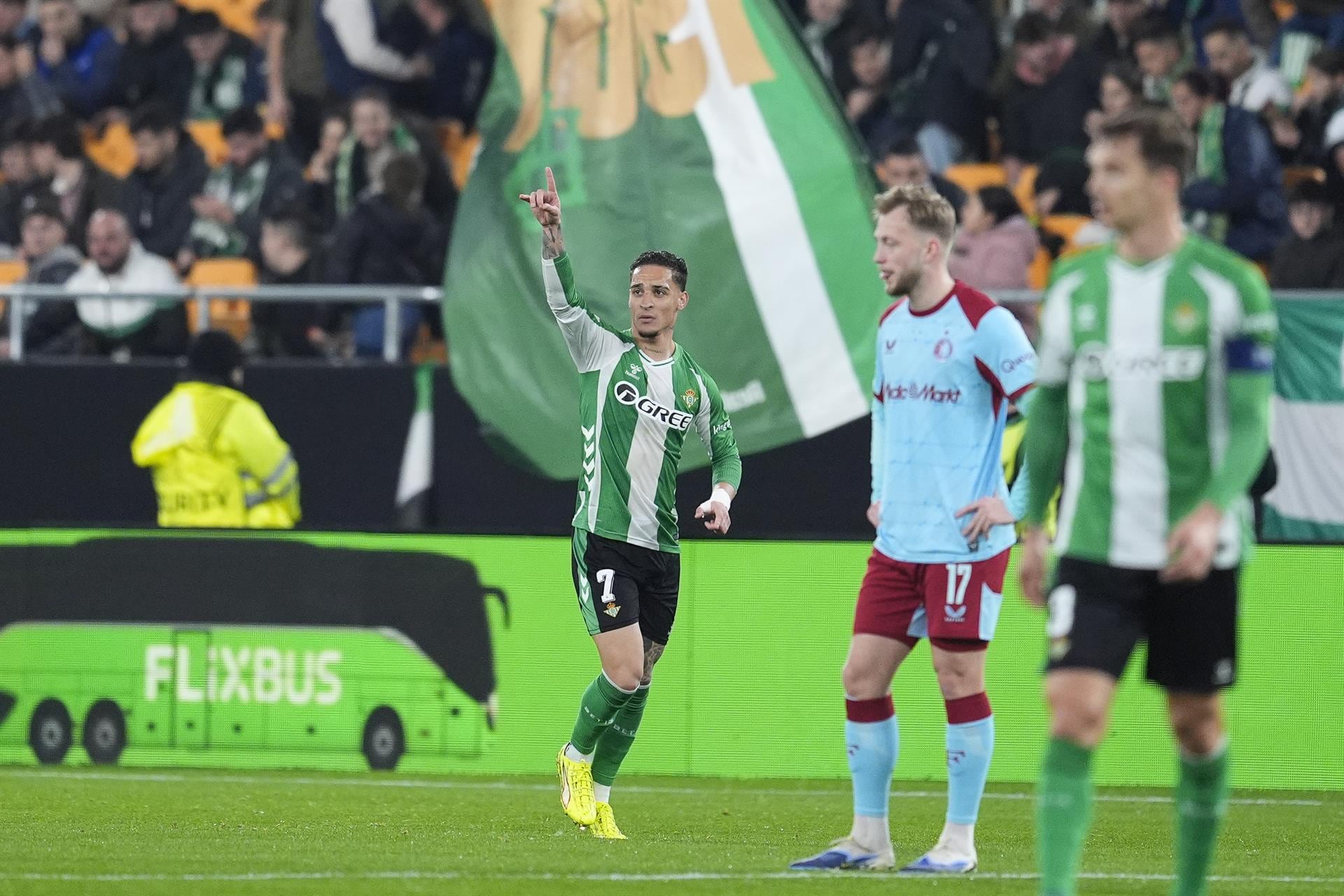 (Crónica) Antony y Abde agarran los octavos para el Betis y Fer López da ventaja al Celta