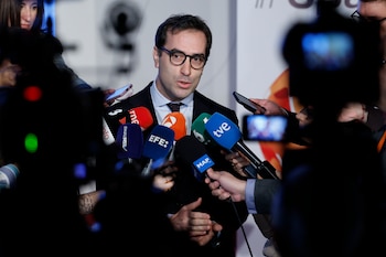 El vicepresidente primero y ministro de Economía, Comercio y Empresa, Carlos Cuerpo, se dirige a medios de comunicación durante la inauguración de la segunda edición del Invest in Spain Summit. (EFE/Mariscal)