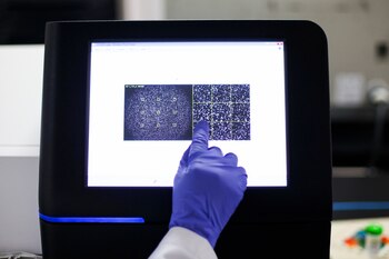 Lupita Guadalupe Mireles prueba una