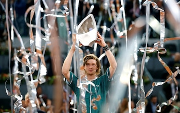 Rublev con el trofeo del