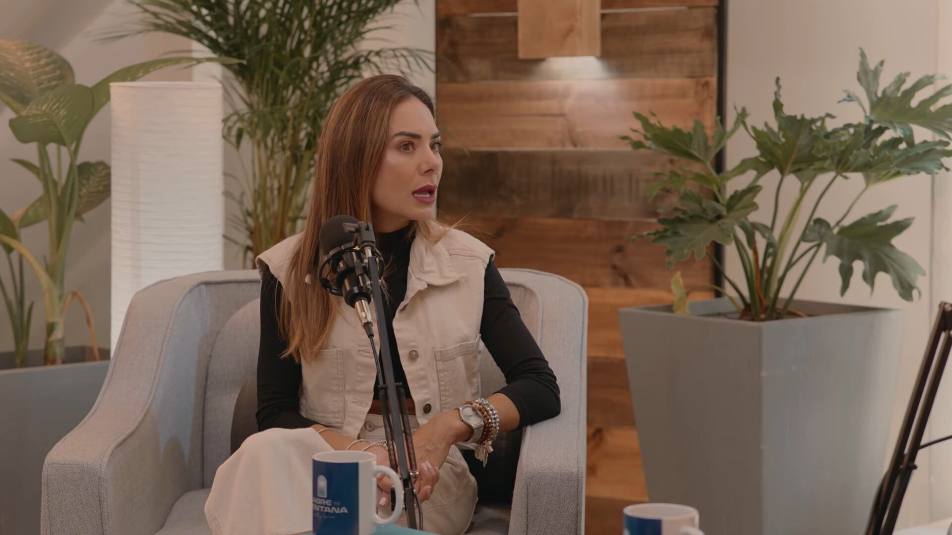 La separación de sus padres influyó de forma decisiva en su salud emocional y en el desarrollo de conductas alimentarias problemáticas - crédito 'Abre tu ventana' / YouTube