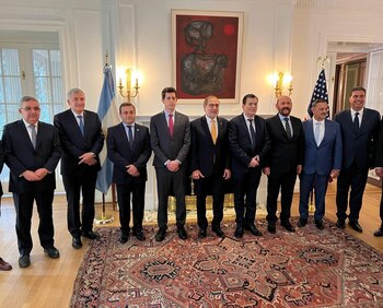 Wado De Pedro junto a